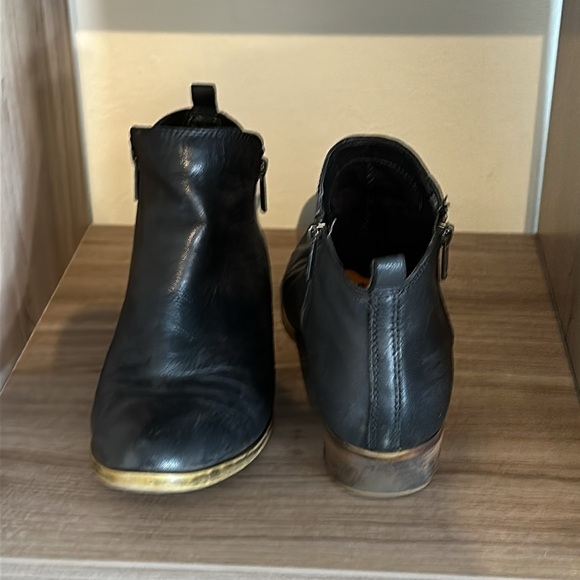 Elegant Black Leather Ankle Boots - Picture 4 of 10